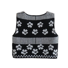 Load image into Gallery viewer, Sarah-Jane Knitted Floral Top
