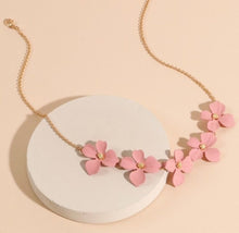 Load image into Gallery viewer, Flower Power Necklace Pink
