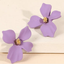 Load image into Gallery viewer, Flower Power Earring Studs Purple
